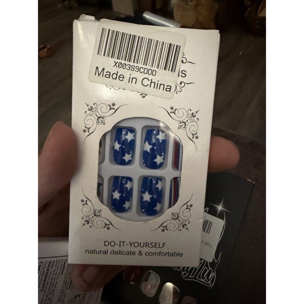 Press-On Nails 4 packs Set Pre-Designed Glossy Multicolor